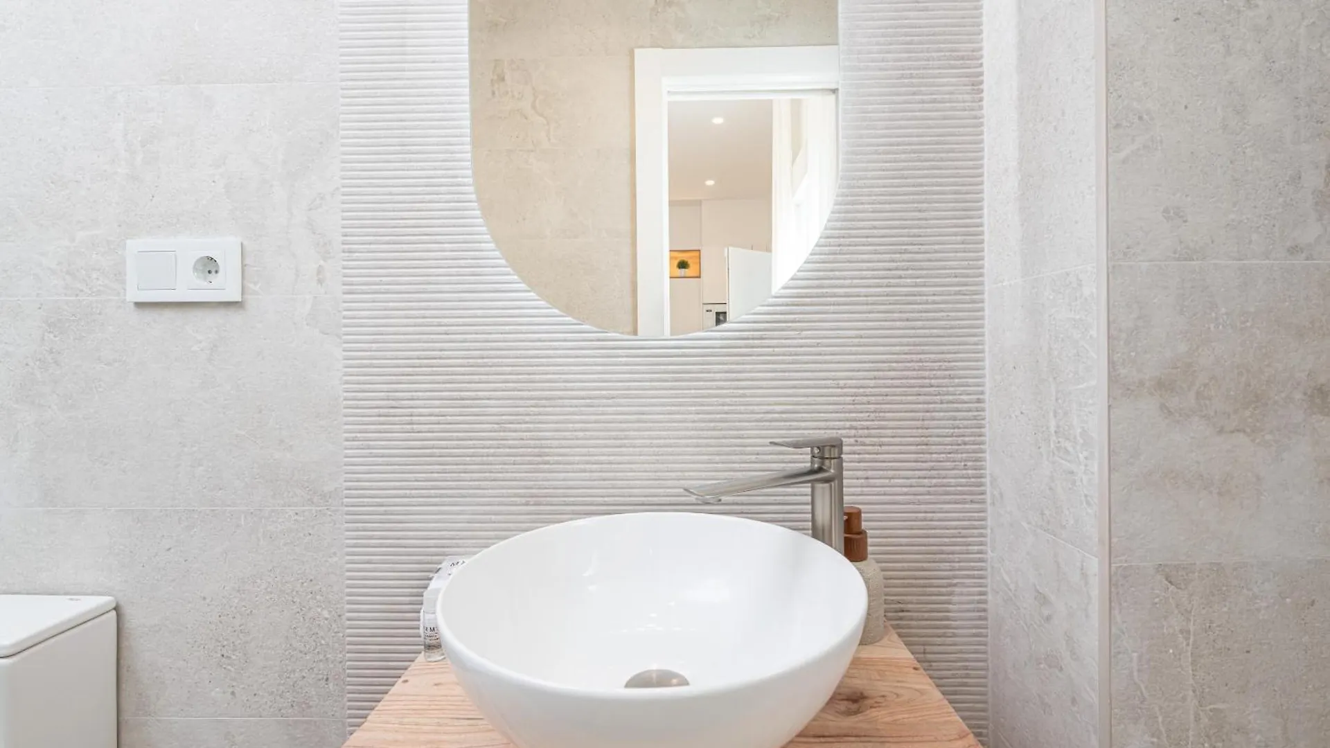 Wintowinrentals Goleta Suites 0C Malaga Apartment